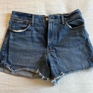 Abercrombie High Rise 4” Mom Shorts
